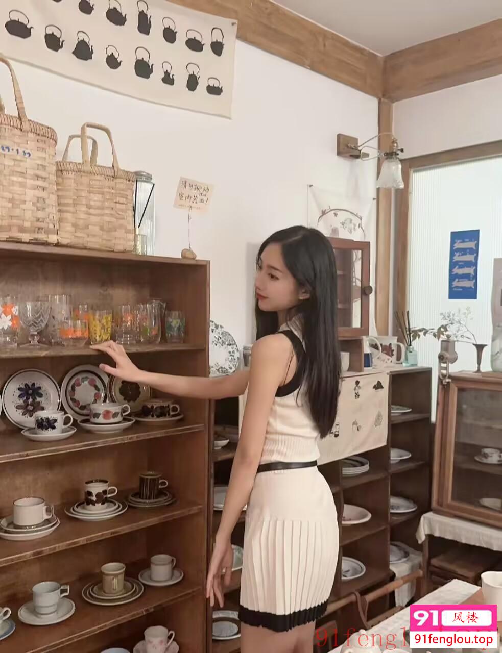 精致优雅三点粉嫩小妹