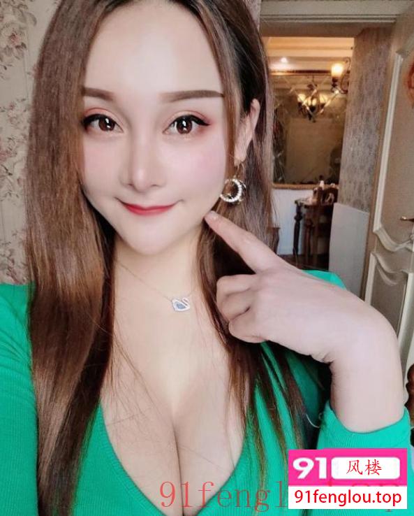 可拍视频的D胸美女