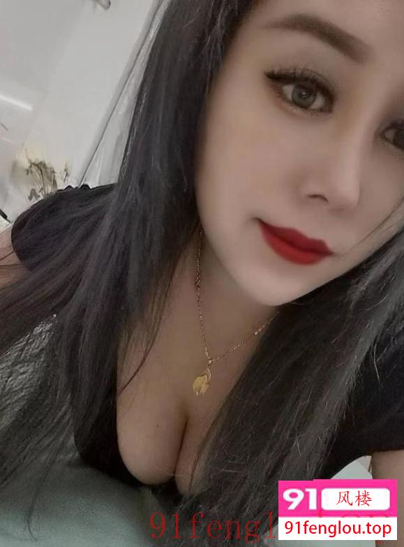 大胸服务型少妇