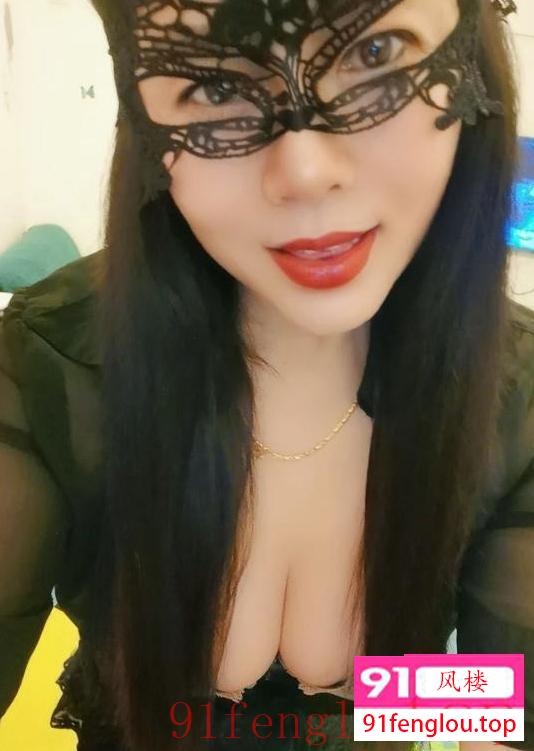 黑丝诱人丰满少妇