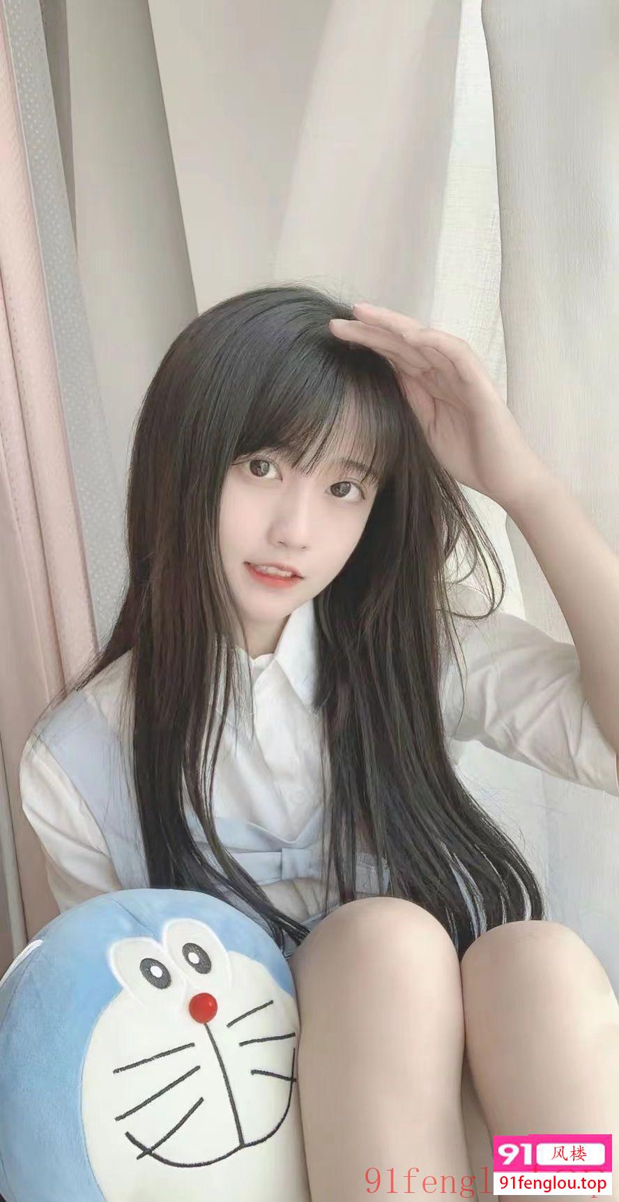 大一学生妹兼职外出