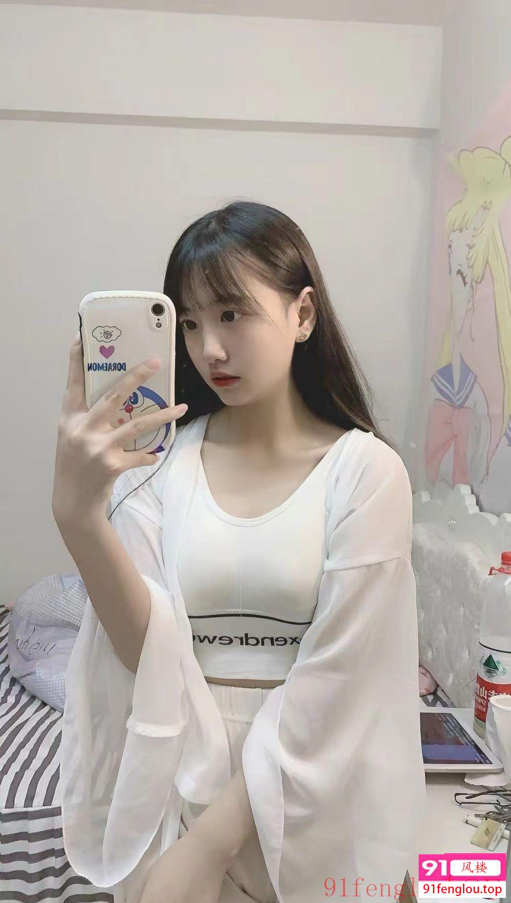 大一学生妹兼职外出