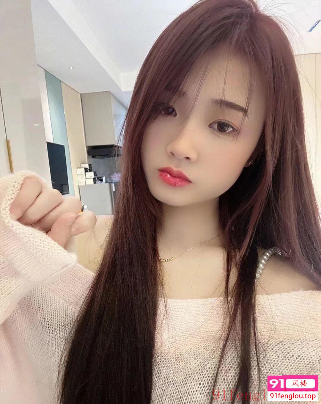 大一学生妹兼职外出