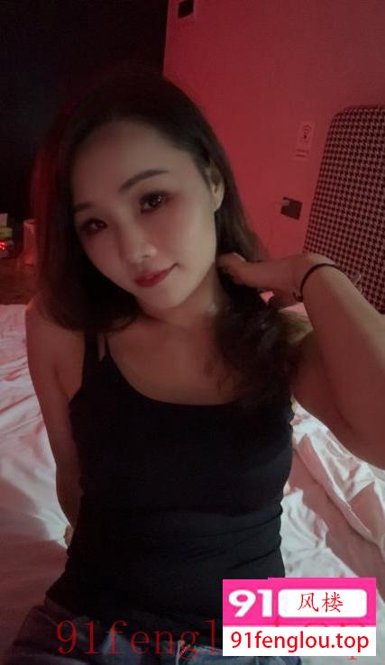 长腿服务型少妇