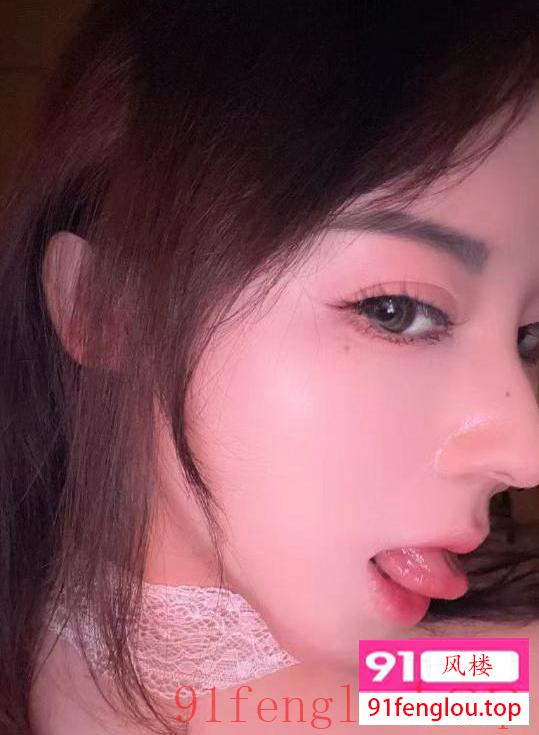 舌吻巨乳大波妹