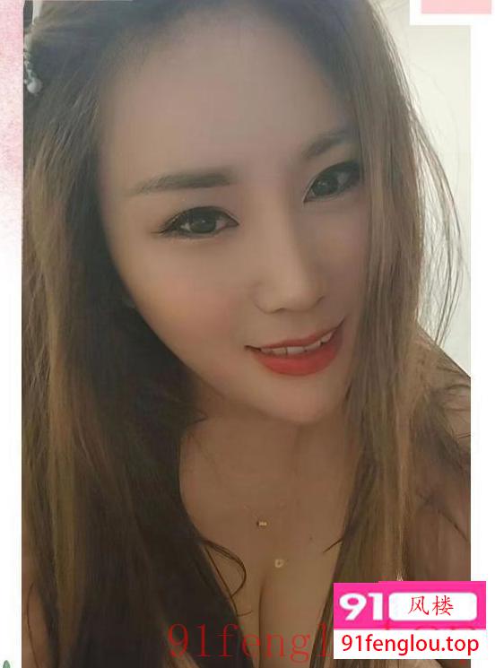 胸推巨爽的美女