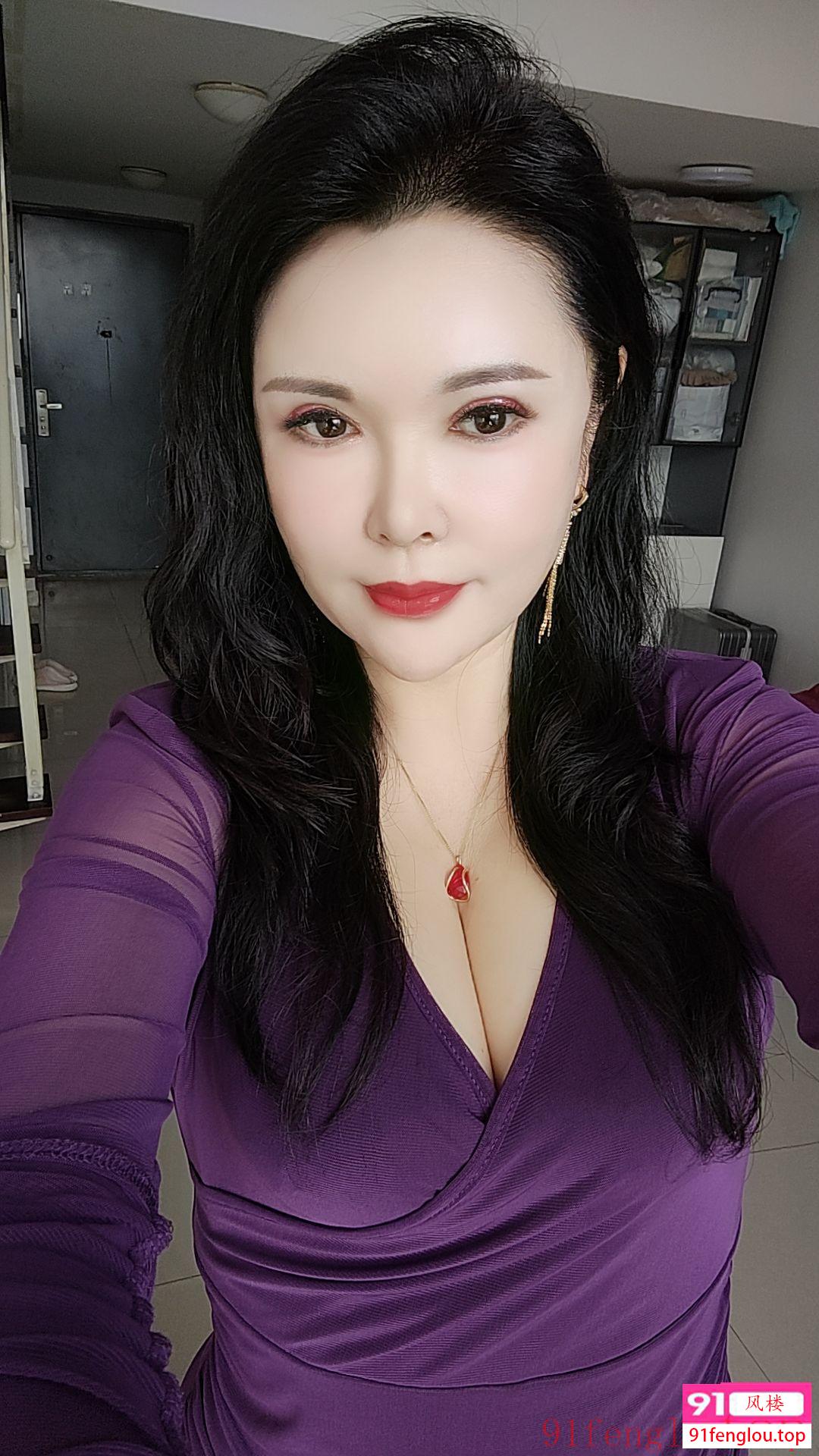 服务系大胸风骚熟女姐姐